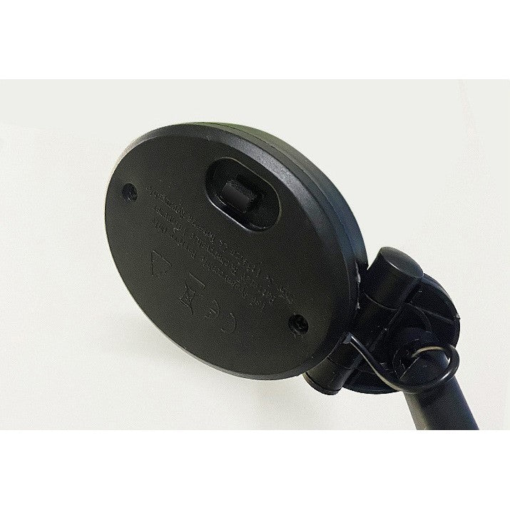 Lampa solara aprinsa noaptea